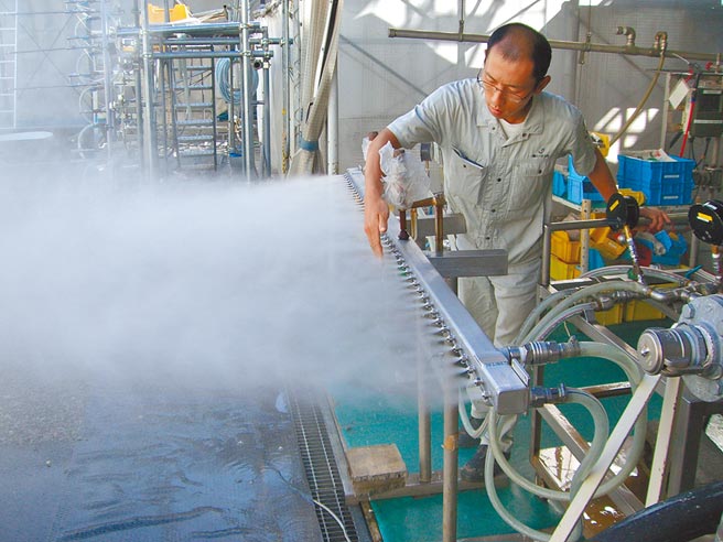 中日喷雾（股）公司引进日本池内IKEUCHI喷雾系统，适用于半导体、光电等湿制程高压洗净专用。图／业者提供