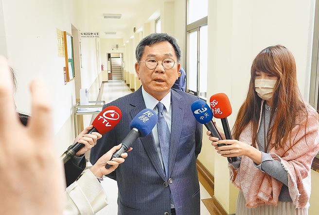 立委陈明文20日表示，尊重柯建铭提出新竹县市合併升格的看法。（陈信翰摄）