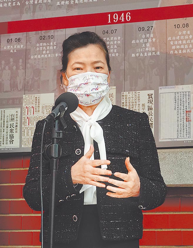 鸿海创办人郭台铭19日受访对核四议题表表示「明年一定会缺电，但大家做了决定就不要抱怨」；经济部长王美花（图）20日在立院受访时表示，三接外推已有配套方案，经济部会持续督促台电让大潭8、9号机组如期完工，将现有气源优先供气给较高效率的燃气机组，以稳定国内供电。（陈信翰摄）