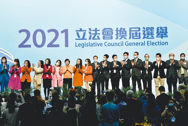 20日凌晨，香港第七届立法会选举选委会界别40个议席全部产生。（中新社）