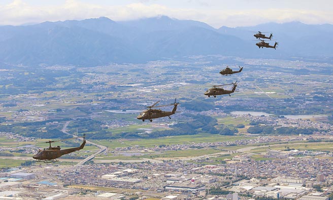 日本前首相安倍晉三19日在一場演講表示，台灣應對中國，應以烏克蘭應對俄羅斯為借鏡，並表示日美須加強聯盟紐帶。圖為7月舉行的「東方之盾」美日聯合軍演。（摘自東方之盾Orient Shield臉書）