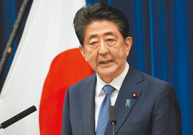 日本前首相安倍晋三表示若「台湾有事」等同于日本、日美同盟有事，此话一出引发各界关注。因安倍首相早已卸任，他以一位卸任的日本首相针对台海问题进行发言引发关注析。（新华社）