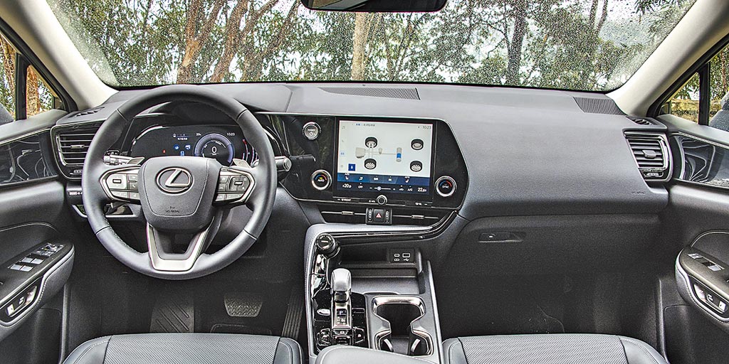 NX導入TAZUNA全環繞駕駛座艙，展現駕駛導向的設計哲學。（陳大任攝）