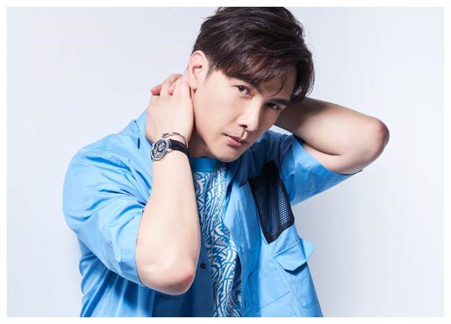 谢佳见有意在影艺事业更上一层楼，经过一年的沉潜后，今年勇于尝试不同戏路，挑战新角色。（JOJ PHOTO摄，服装提供／Balenciaga）