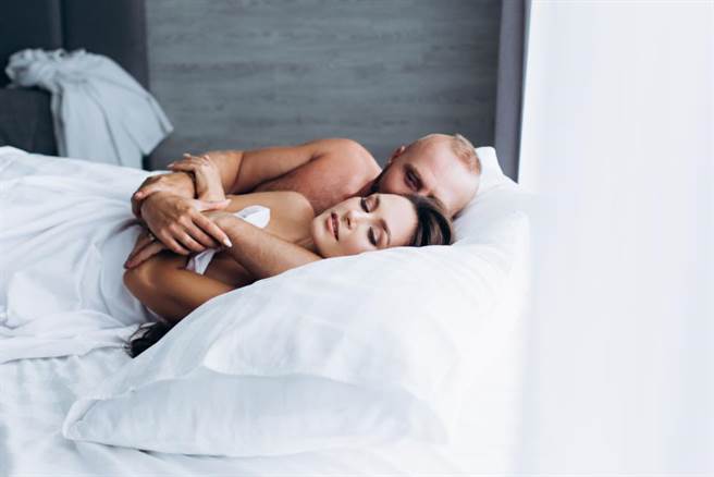 避孕措施只有男生要？5个女生保护自己的方法比一比，享受性爱不怕搞出人命。(示意图／shutterstock)
