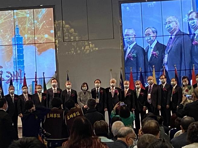 蔡英文總統22日上午9時出席「亞洲台灣商會聯合總會第29屆第2次理監事聯席會議」開幕典禮。（盧金足攝）