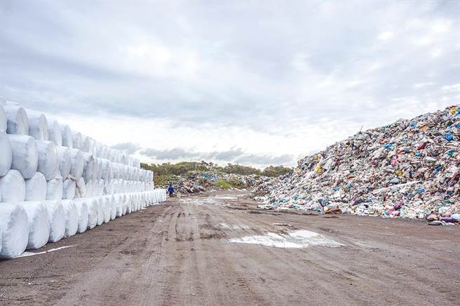 垃圾島嶼蛻變之路／與時間賽跑，新豐掩埋場的救命曙光。(圖為新豐掩埋場/羅浚濱攝）