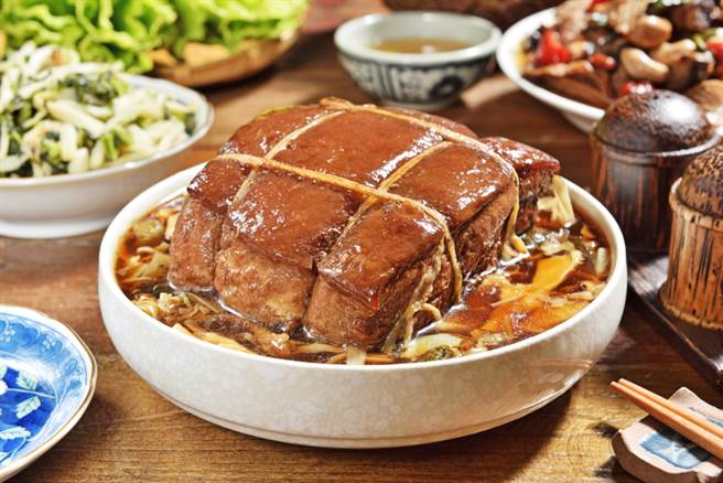 高中生笑同學身材像「東坡肉，害父母連帶要賠錢。(示意圖／Shutterstock)