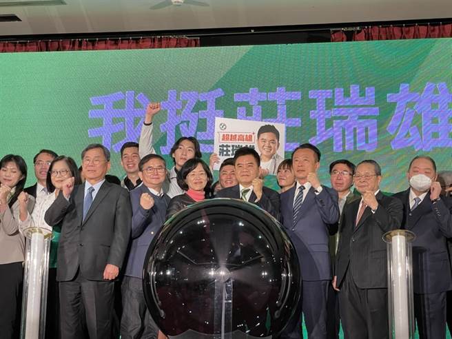 民進黨立委莊瑞雄宣布參選屏東縣長，英系、蘇系、正國會到場支持。(吳家豪攝)
