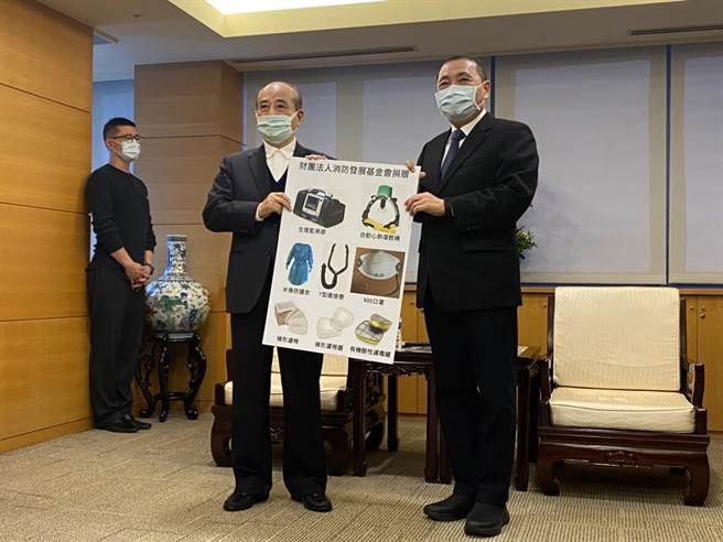 侯友宜被當公投戰犯 王金平：他有貢獻。（新北市消防局提供）