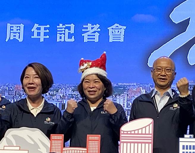 嘉义市长黄敏惠就职3周年，副市长陈淑慧、秘书长陈永丰是重要幕僚。（廖素慧摄）