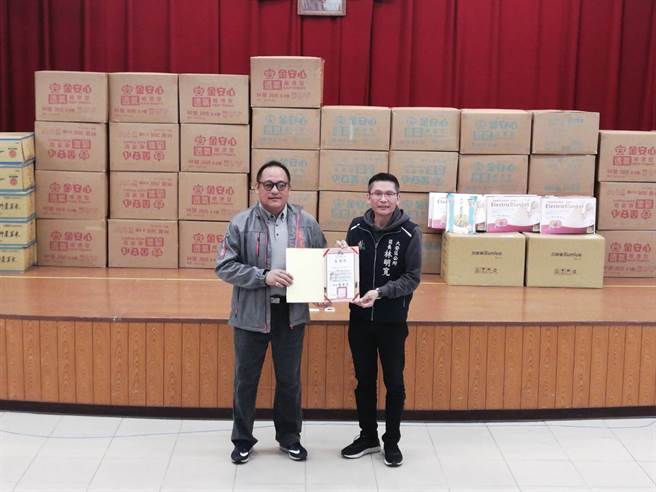 臺北市大安區公所長期辦理寒冬送暖活動，今年度針對新竹縣尖石鄉的寒冬送暖活動也在今（22日）天在尖石鄉公所大禮堂舉行捐贈儀式。(大安區公所提供)
