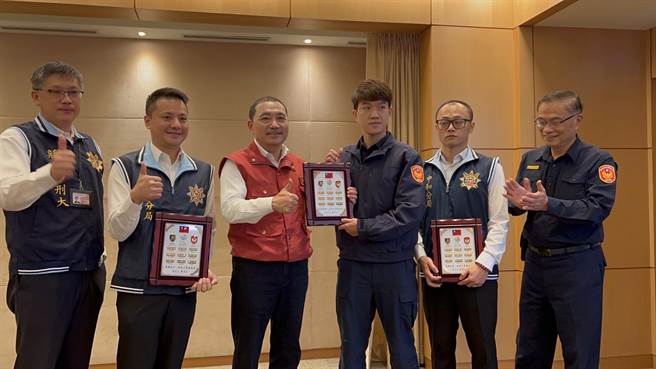新北市长侯友宜22日表扬破案高手，图为中和警分局破案高手。（新北市警察局提供）