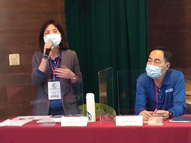 大兆循环经济股份有限公司执行总监郑晓蔓说，会议通知发文公司在12月10日就发文，10天前也都在网上公告，程序上一切符合规定。（林雅惠摄）