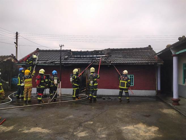云林县褒忠乡发生平房火警，1名7旬男子葬生火窟。（云林县消防局提供／张朝欣云林传真）