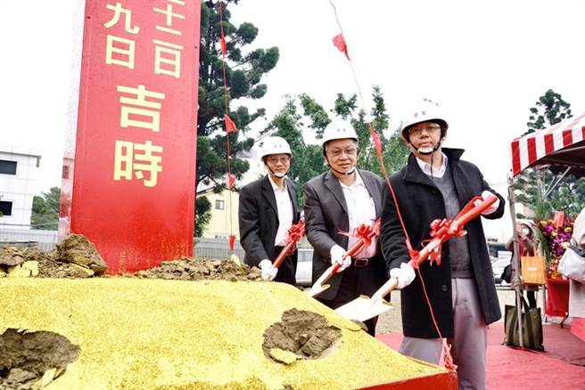 中保科集團AI科技自動化新竹工廠動工。右一為中保科副董事長林建涵。圖／袁延壽
