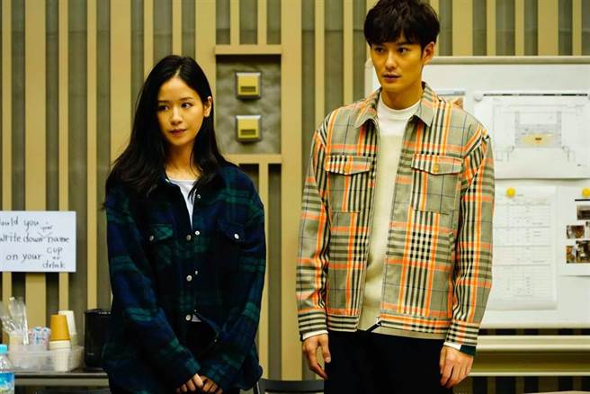 袁子芸（左）跟冈田将生都有演出《在车上》。（资料照）