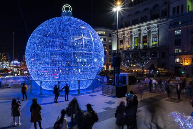 WHO欧洲办事处警告，Omicron疫情狂潮恐将来袭。图为西班牙街头。（图／美联社）