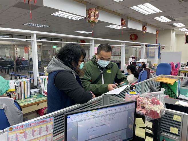 金門縣府後續仍將持續注意訂位狀況和鄉親需求，視實際需要再協調第3波加班機。（金門縣府觀光處提供）