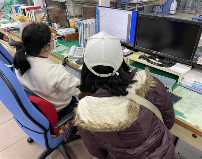 金門縣府後續仍將持續注意訂位狀況和鄉親需求，視實際需要再協調第3波加班機。（金門縣府觀光處提供）