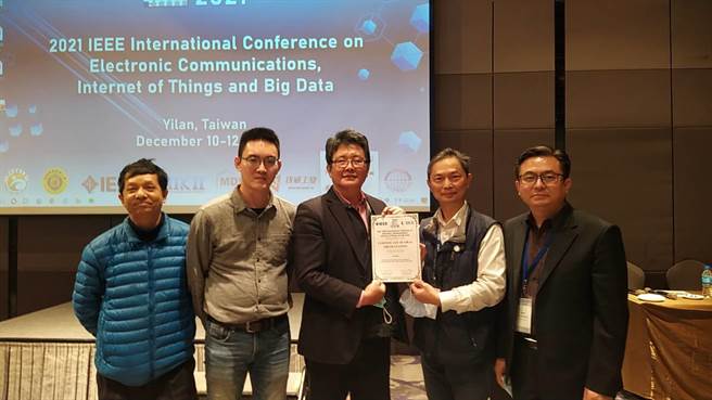 台湾研究团队荣获电机电子工程师学会IEEE IECIB 2021国际研讨会最佳论文奖。（黄毓恒提供 ／胡健森宜兰传真）