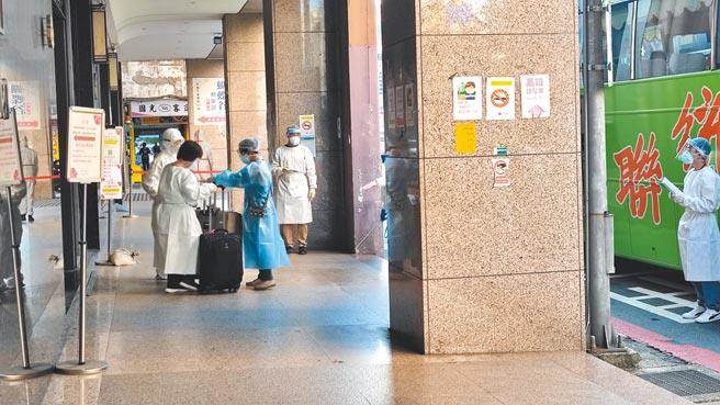 卫生局指出，防疫旅馆把原本阴性者送去医院採检，医院採检完后觉得奇怪，想说送来确诊者，但採检怎么会是阴性，才发现搞错了。（示意图／本报资料照片）