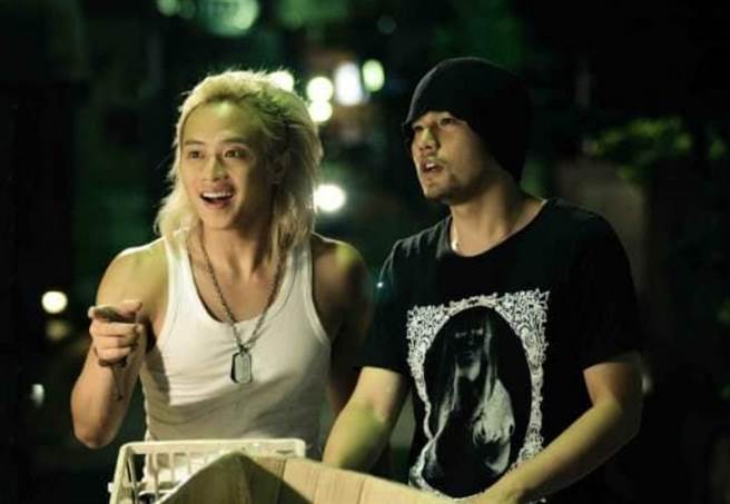 由天王周杰伦提携的南拳妈妈第一代成员弹头（图左），今（22）日突然在脸书炮轰黑人。(图/ 摘自南拳妈妈 弹头 – 宋健彰脸书)