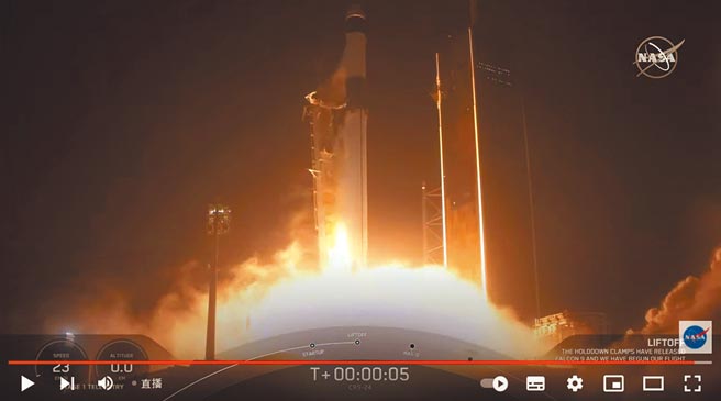 国辐中心参与太空实验计画，透过太空站补给船，将「类病毒颗粒」运往国际太空站进行结晶实验，样本已送抵美国NASA SpaceX，并在台湾时间21日17点45分发射升空。(翻摄自NASA/李侑珊台北传真)