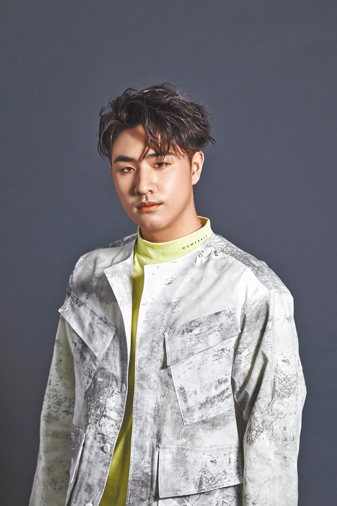 鹿希派時隔3年將推出新創作專輯《P》，唱出嘻哈精神。（容易文創提供）