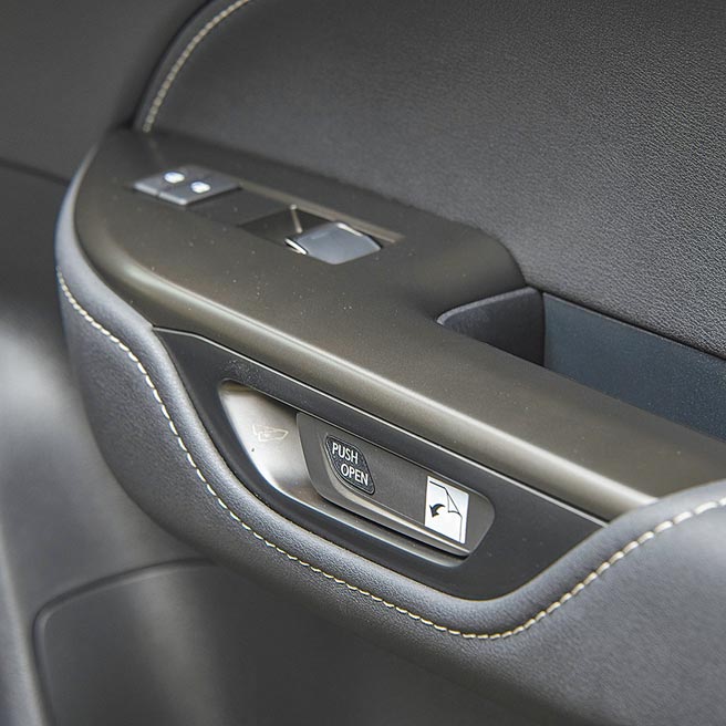 全新E-Latch电子门把。（陈大任摄）