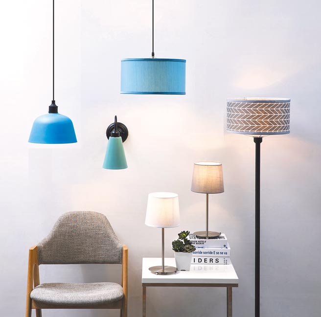 特力屋建议可运用吊灯打造空间与光影层次感，让空间更有故事性，图为特力屋来特系列灯具。（特力屋提供）