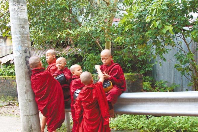 街边小和尚。（郭昱沂提供）