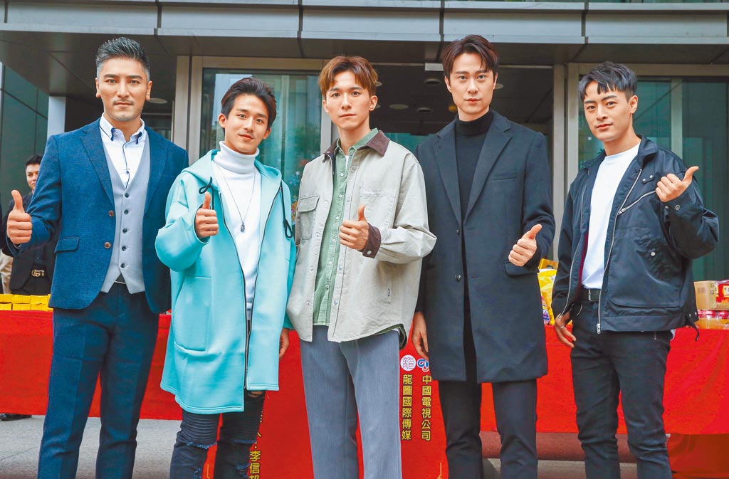 羅平（左起）、李博翔、張瀚元、劉書宏、朱宇謀昨出席《台灣X檔案》開鏡儀式。（粘耿豪攝）