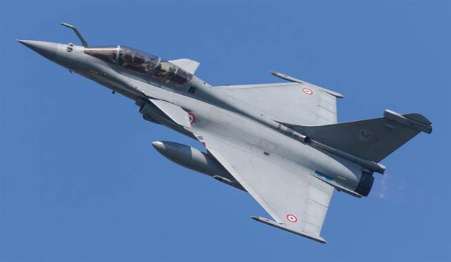 阿联将採购80架法国「飙风（Rafale）」战机（见图），并中止和美国的F-35战机军售谈判。（达志影像/Shutterstock）