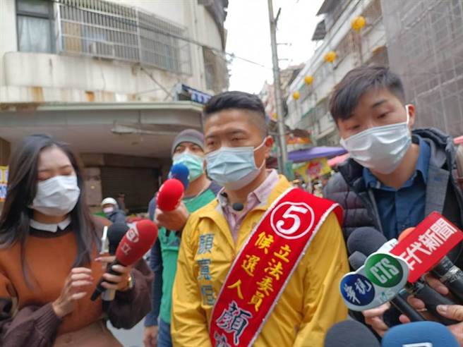 顏宽恒23日痛斥不伦不类，硬把他的案子比拟成王力宏。(陈淑娥摄)