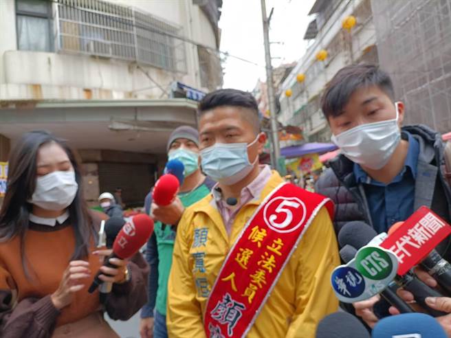 龙井豪宅再被爆料，顏宽恒23日表示，「听说、指控、好像」等空穴来风指控，他无从回应。(陈淑娥摄)