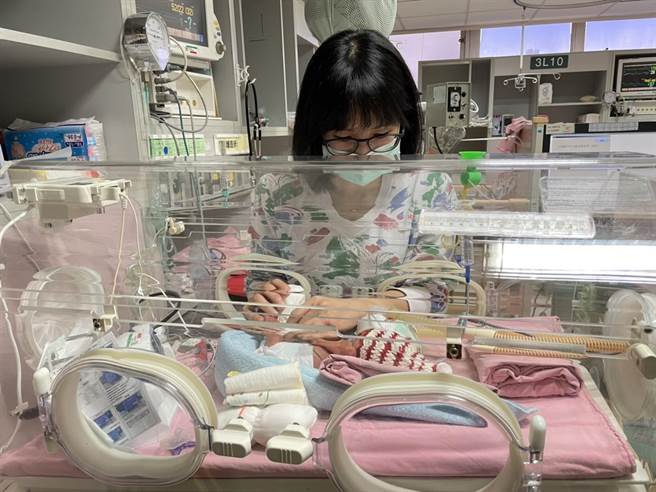 新生儿肠道菌丛影响一生的健康。（李建忠医师提供）