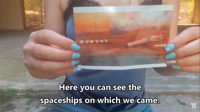 时空旅人称「3812年火星成大陆殖民地」。（图／翻摄自YouTube ApexTV） 