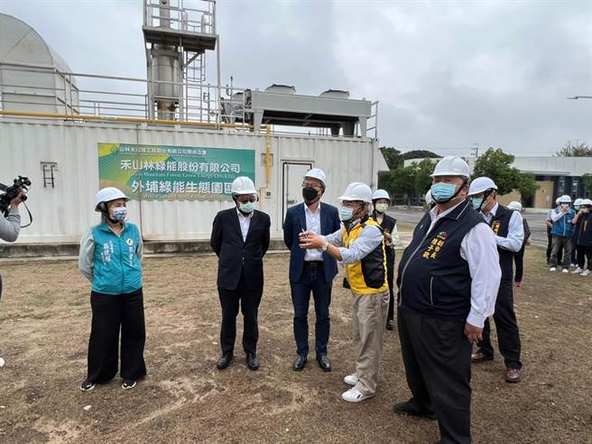 立法院社会福利及卫生环境委员会，23日到台中外埔区「外埔绿能生态园区」，及北屯区「宝之林废家具再生中心」等地考察。（读者提供／张妍溱台中传真）