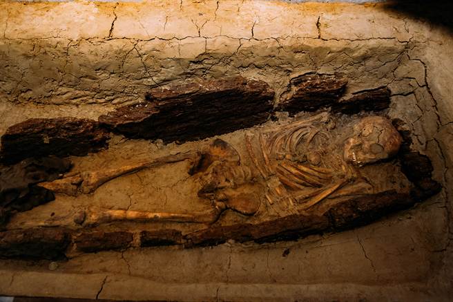 考古學家找到3座隋煬帝帝陵，檢驗墓室內的2顆牙齒後，確認揚州出土的古墓才是真的。(示意圖/達志影像)