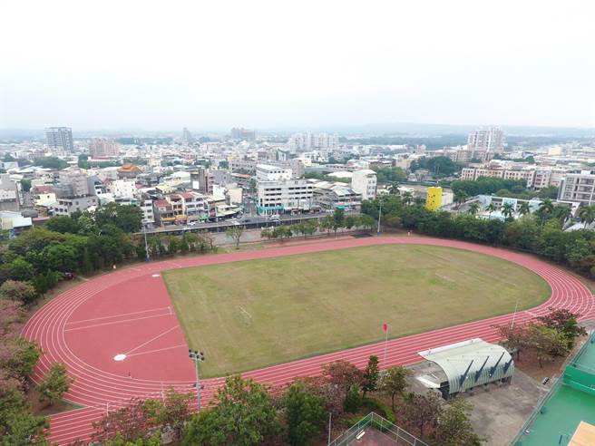 嘉大新民校区田径场耗资2314万元于今年整建完成。（嘉义大学提供）