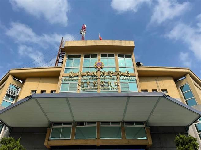 林男在林男在网站上留言要在高捷美丽岛站随机杀5人，被高雄市刑大警方逮获。（林靖宜摄）