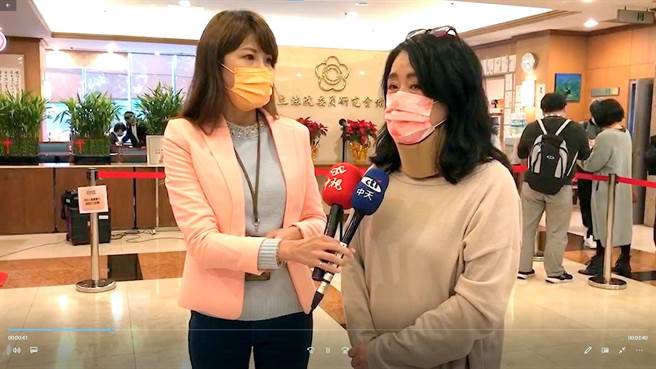 藍委李貴敏（右）。（圖片摘自李貴敏臉書）