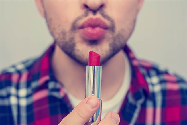 古代皇帝會將口紅賞賜給大臣、將士，因此口紅被視作榮耀的象徵。(示意圖/達志影像)