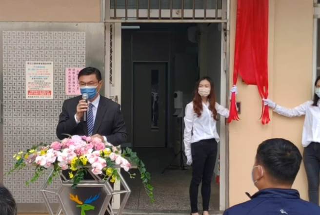 鹿港镇公所将殡葬业务从原属的民政课拨出，另成立生命礼仪管理所专责管理，23日正式揭牌。（鹿港镇公所提供／吴敏菁彰化传真）