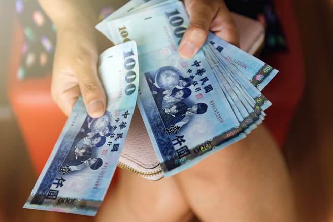 巨蟹座、金牛座、双子座的人很看重金钱，是典型的守财奴。（示意图／达志影像）