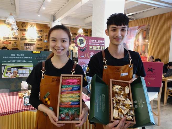 （欧客佬欢庆荣获「三冠王」，12月24日至12月26日连续3天举办「咖啡豆、精品挂耳咖啡，买一送一」优惠。图／曾丽芳）
