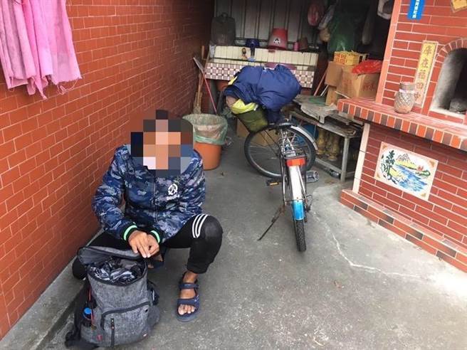 唐姓男子涉嫌行窃土地公庙香油钱未遂。（读者提供／谢明俊苗栗传真）