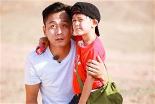 劉燁曾帶兒子諾一參加親子實境節目《爸爸去哪兒》。(圖/翻攝自爸爸去哪兒微博)