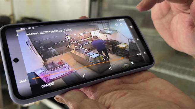 台東鹹酥雞店周姓業者結算時發現營業額短少，調閱監視器才驚覺遭熟客偷竊。（蔡旻妤攝）